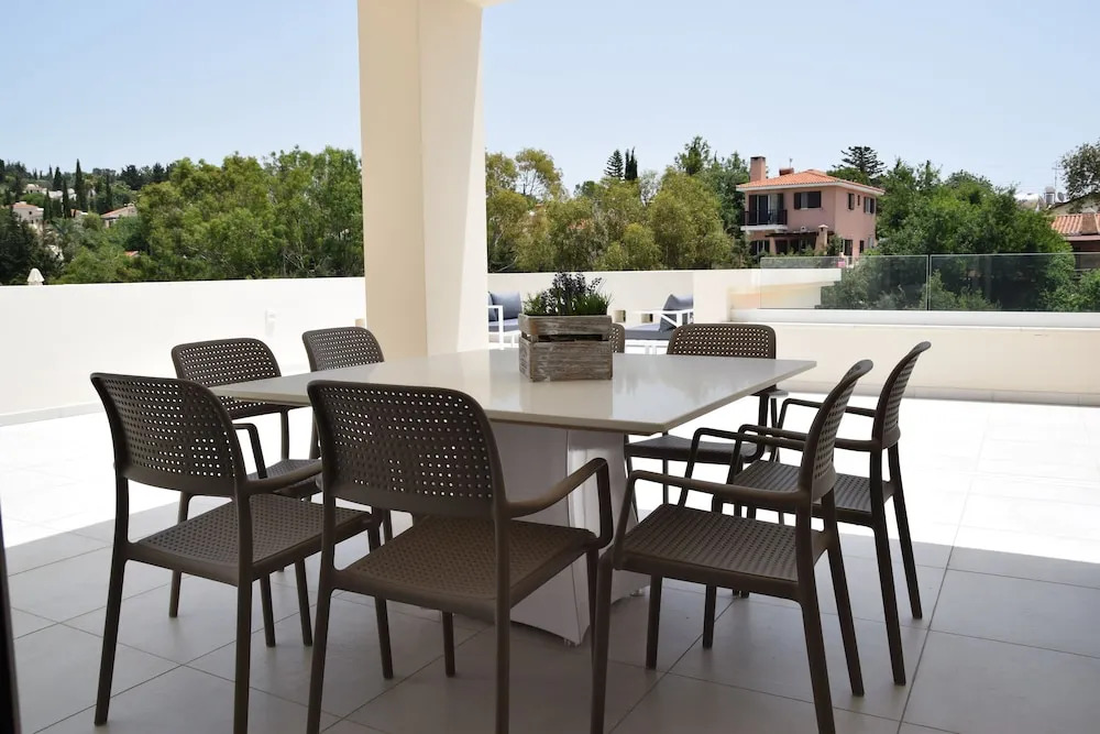 Tala Luxury apartments with pool by Raise