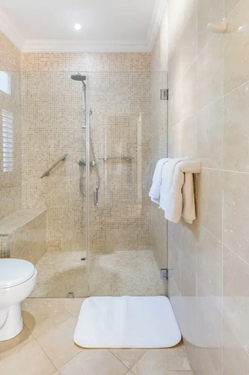 Waterfalls - 6 bed Peaceful and Secure Luxury