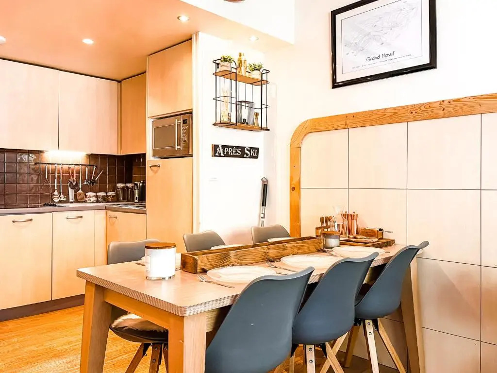Large 2-Bedroom Apartment, Centre of Flaine Foret