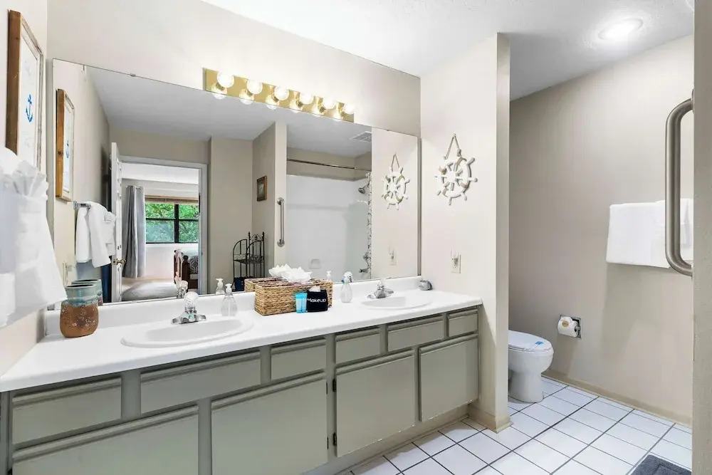 Ron's Retreat Stay for 6 With Resort Amenities
