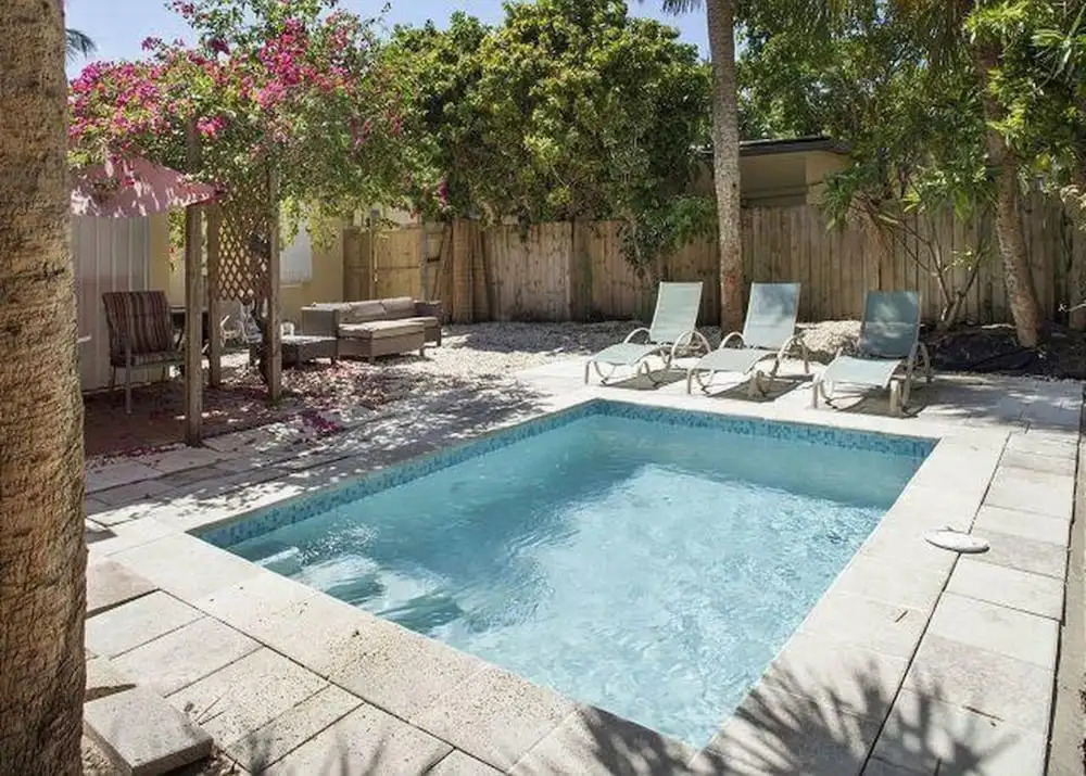 Florida Retreat with pool Sleeps 14