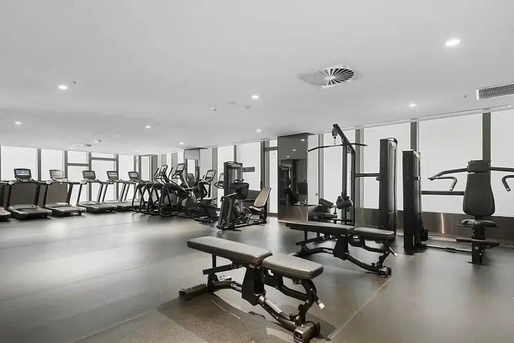 A Stylish 3BR Apt With Harbour Views, Free Parking