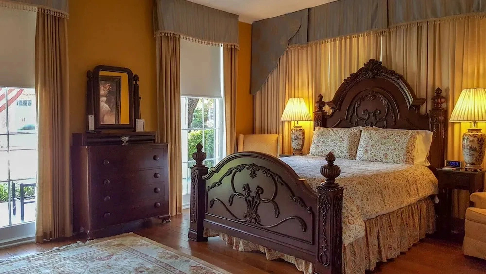 Andrew Morris House Bed and Breakfast