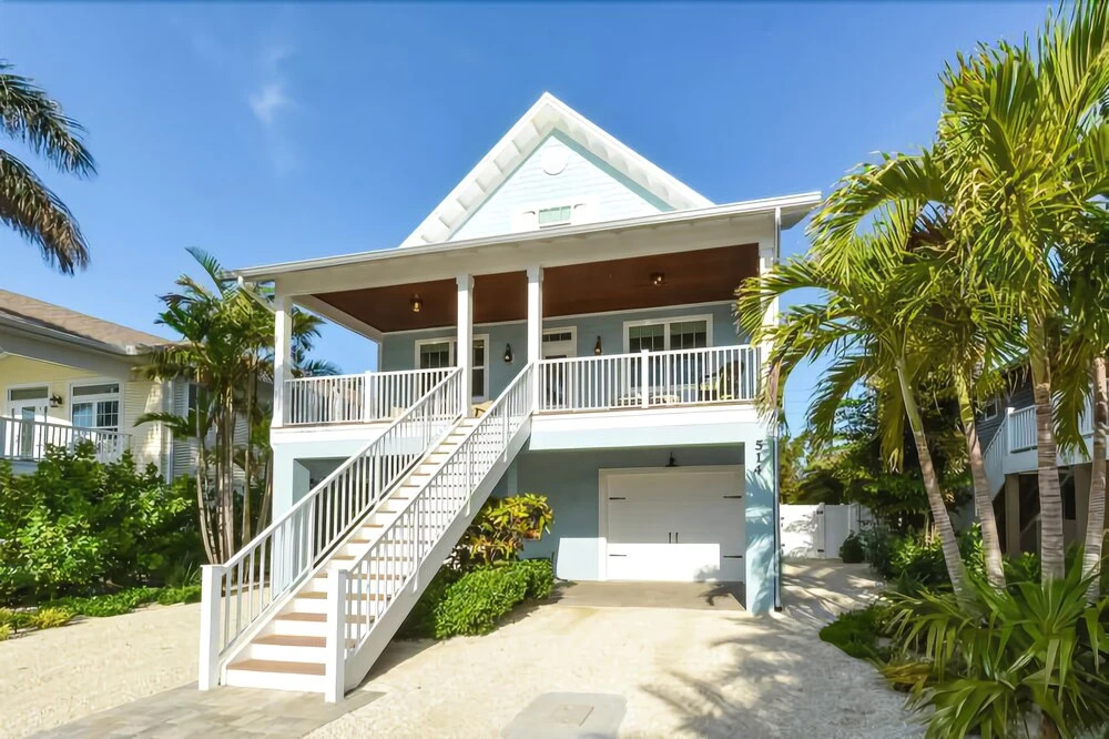 Bodacious Oasis 4 Bedrooms 2 Bathrooms Home