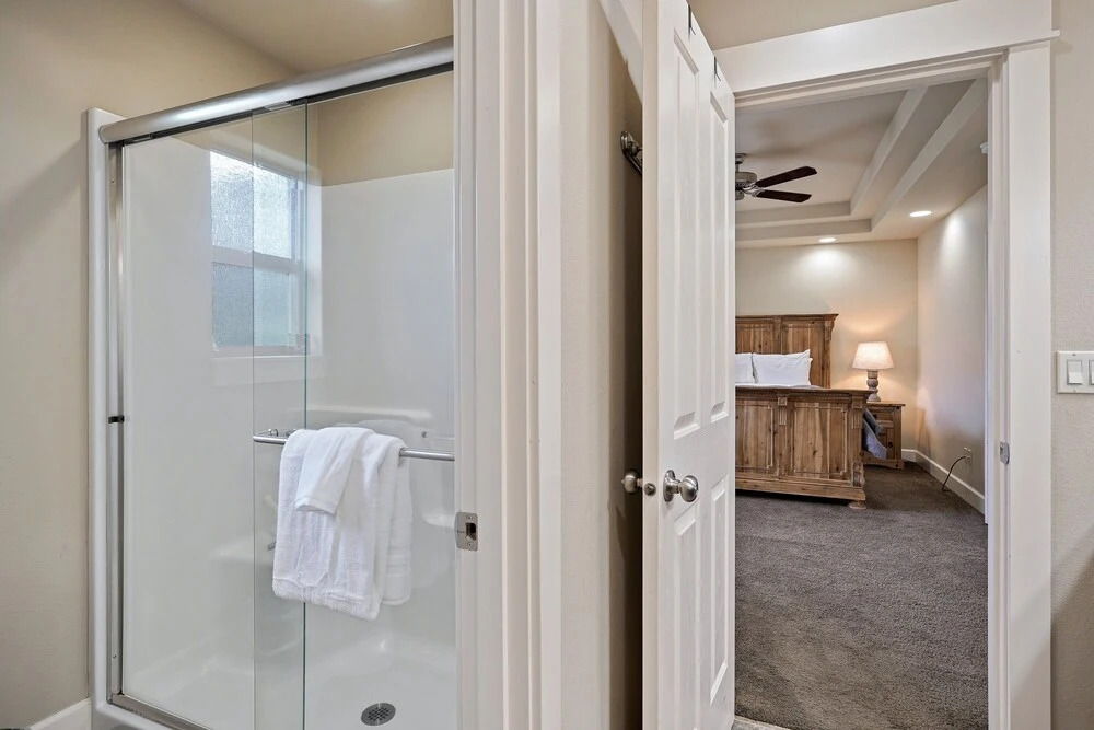 Geary Getaway 3 Bedroom Home by RedAwning