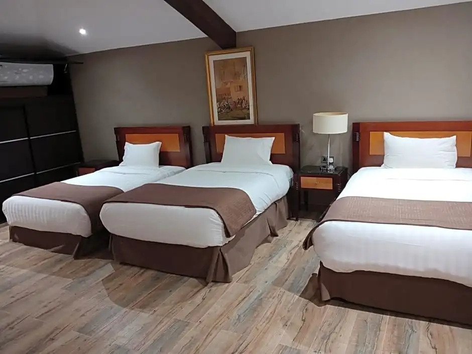 Desert Inn Resort and Camp