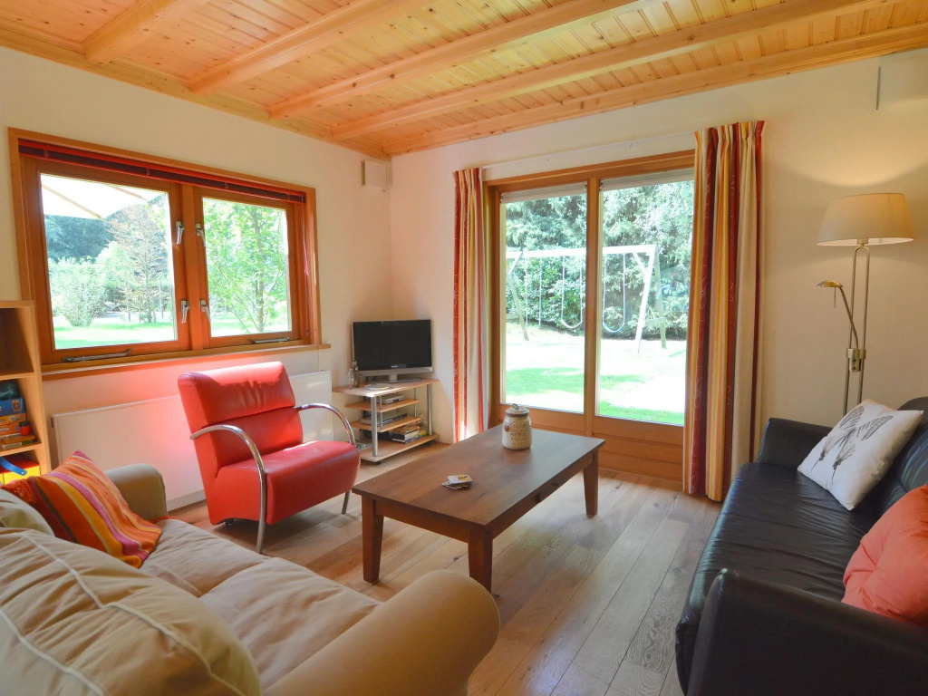 Beautiful wooden villa on a large private site on the Veluwe