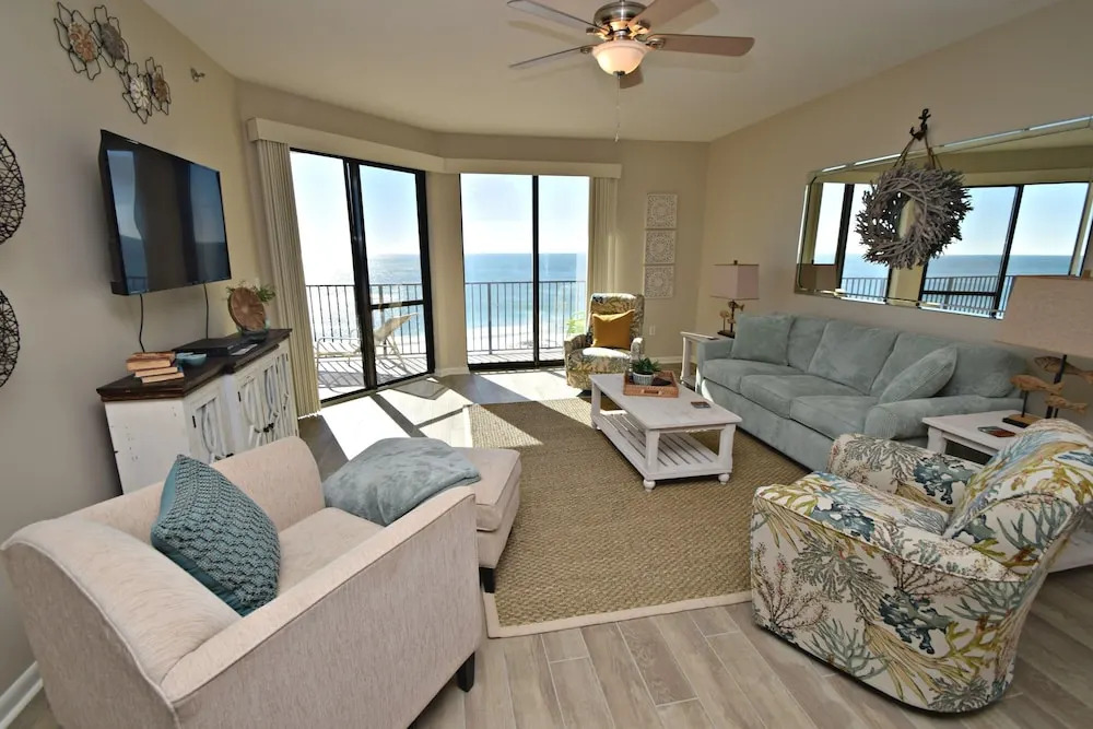 Phoenix Vii 71208 3 Bedroom Apts by RedAwning