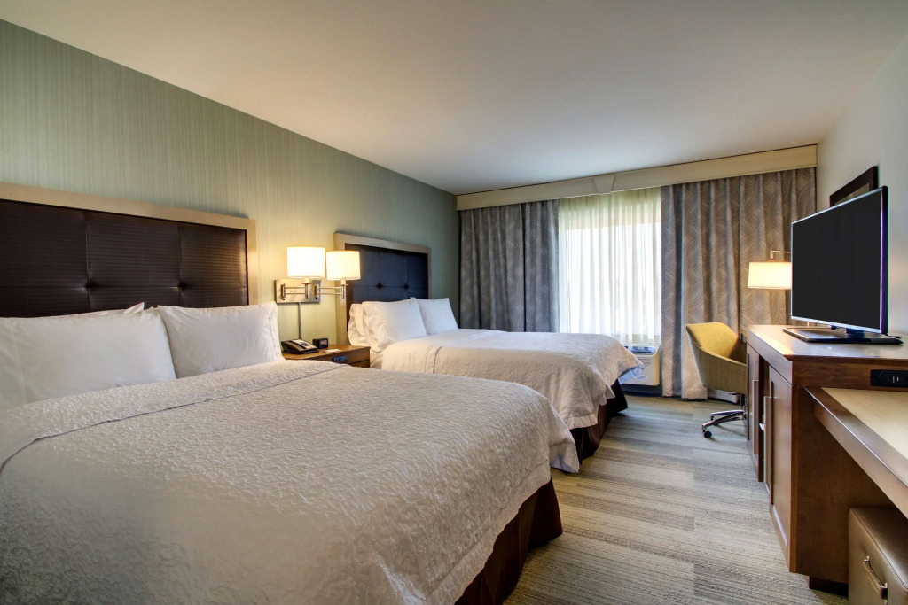 Hampton Inn & Suites Milwaukee West