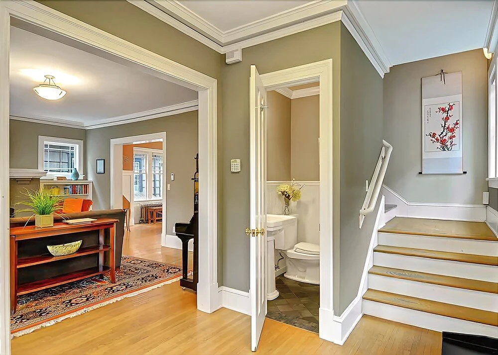 Ravenna Farm House - Four Bedroom Home with Fireplace