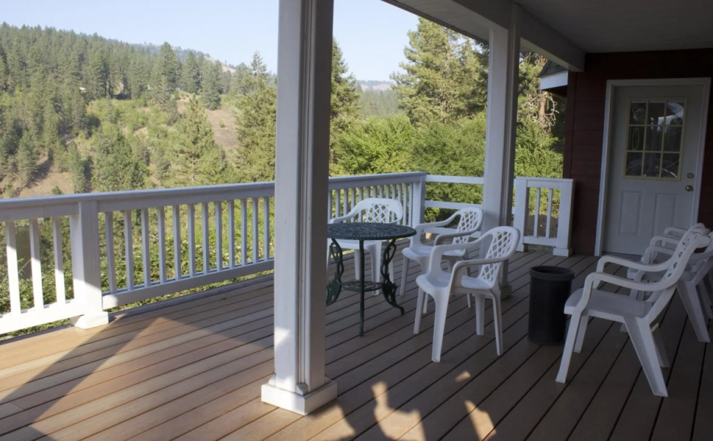 Hearthstone Elegant Lodge by the River