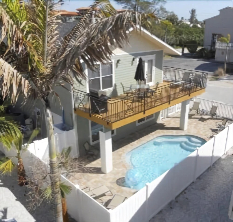 The Anna Maria Island Beach Paradise 10 - Studio condo by RedAwning
