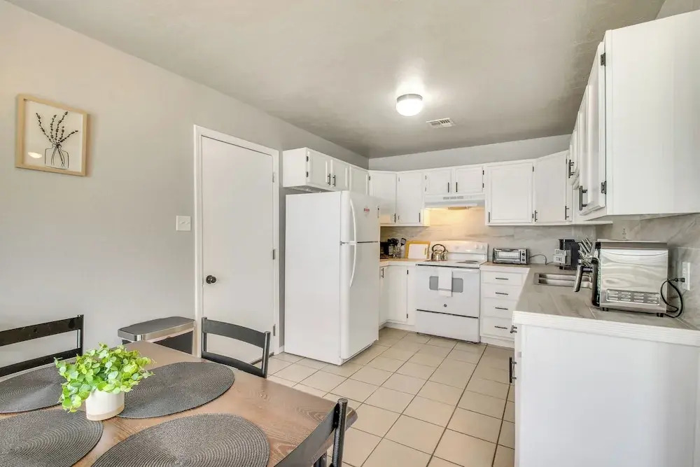 Ideally Located Lawton Retreat: 4 Mi to Fort Sill