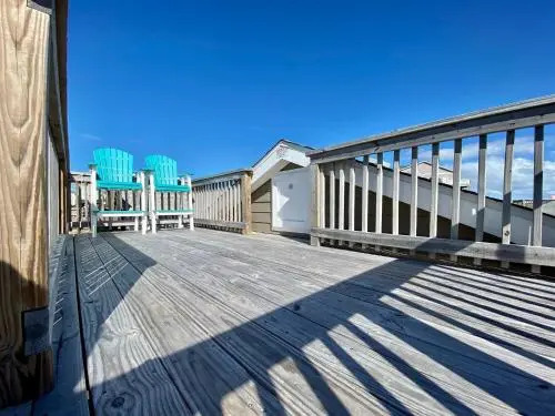 9 Nautical Nine Studio Bedroom Condo by RedAwning