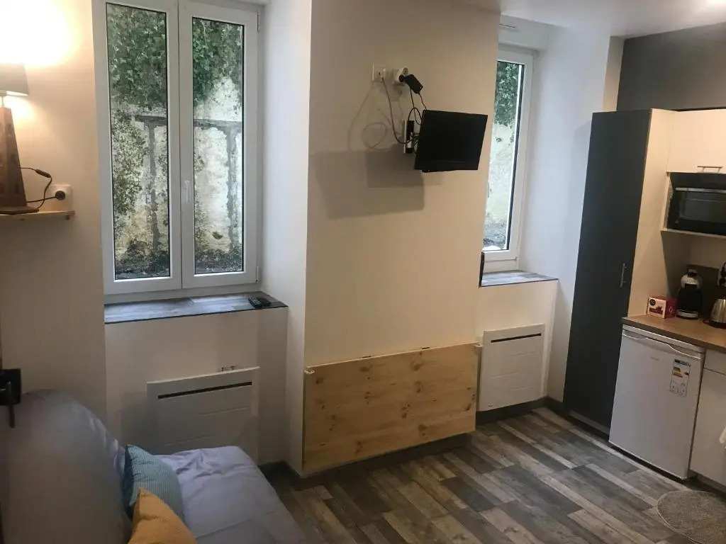 Joli Studio Entierement Renove