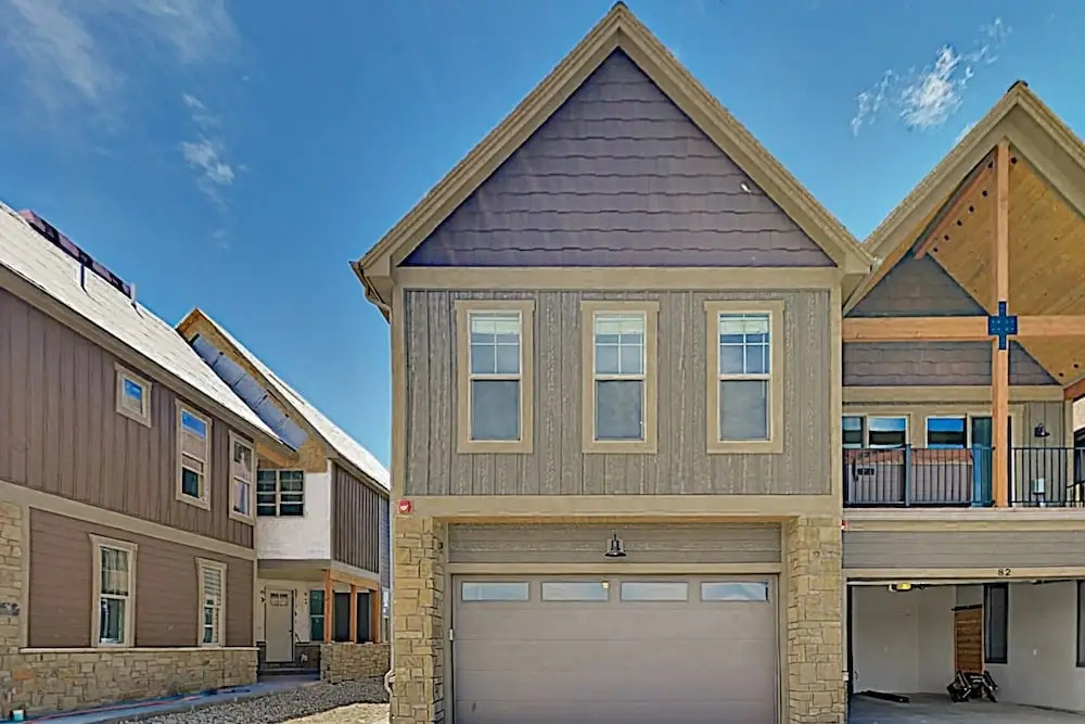 Brand-new Townhome W/ Private Balcony & Fireplace 3 Bedroom Townhouse