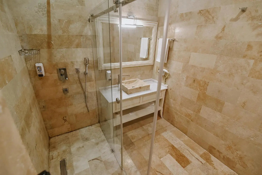 Royal Comfort Hotel