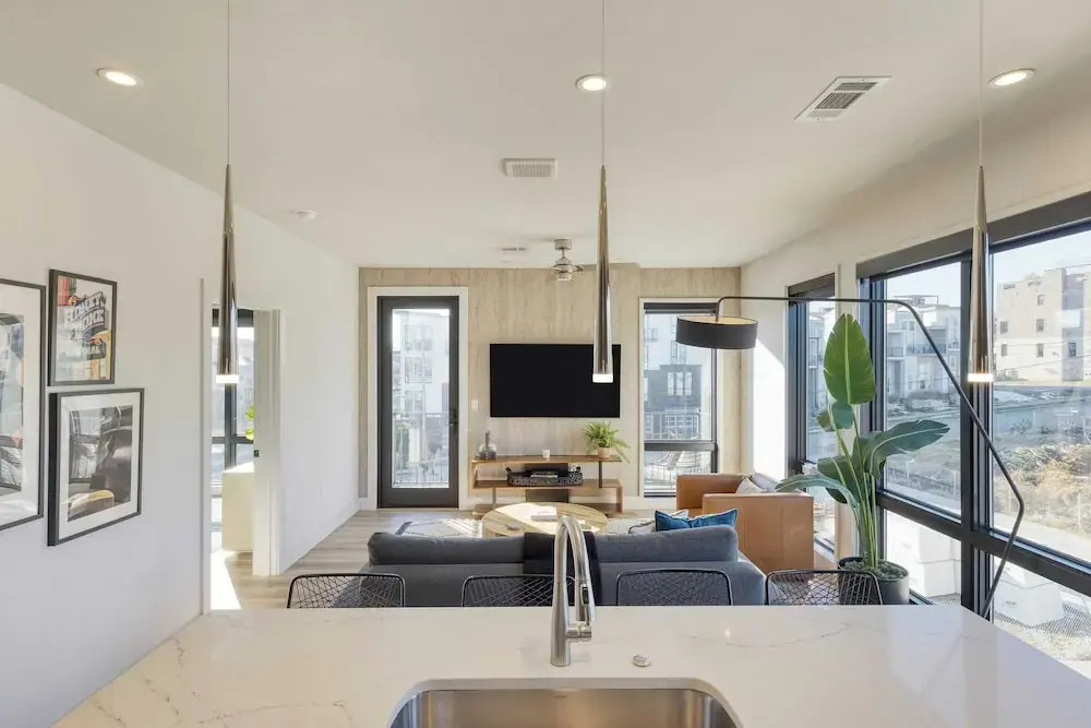2 Units in Walkable Midtown Location Gym pool Honkey tonk & Muse by Avantstay