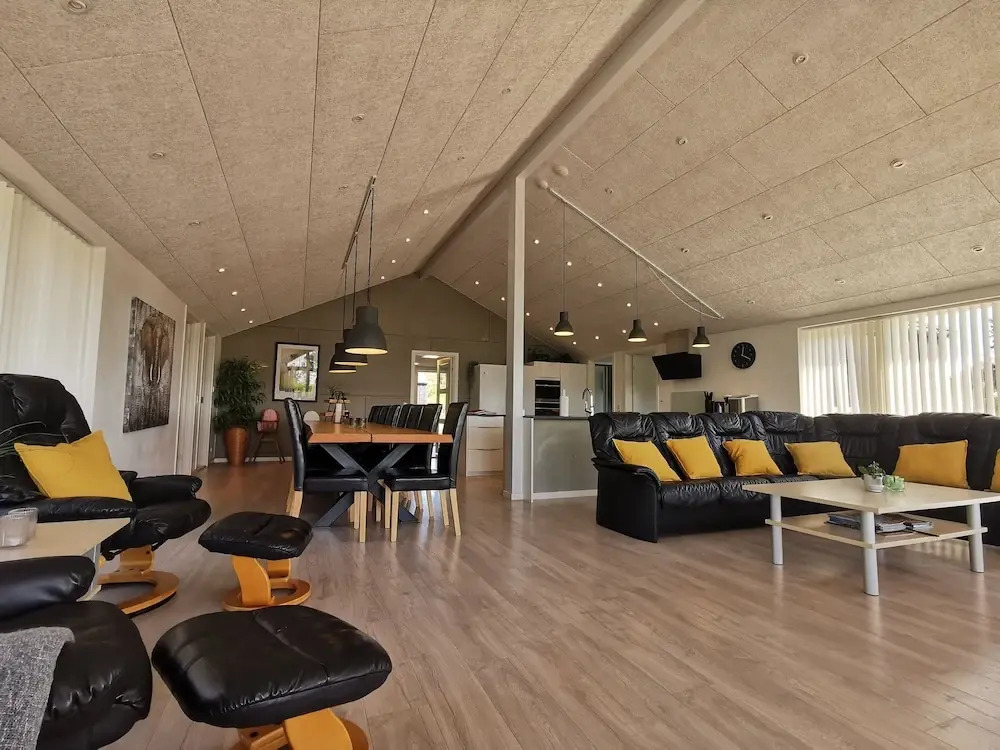 Panoramic Views and Luxurious Comfort on Læsø Island and Sleeps up to 16 Persons