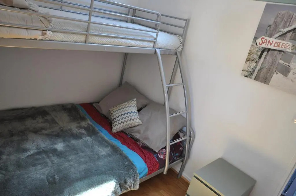 Très joli pavillon dans res avec piscine - 243631