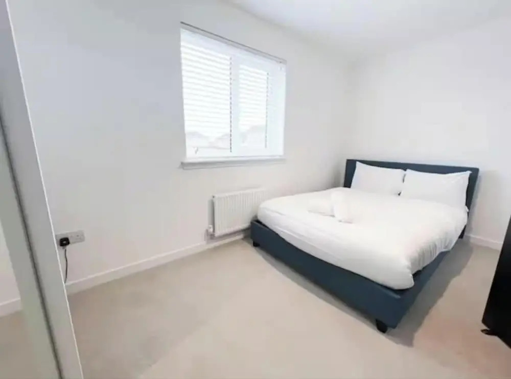 Charming 3 Bed Home in Stepps, Glasgow - Garden & Patio