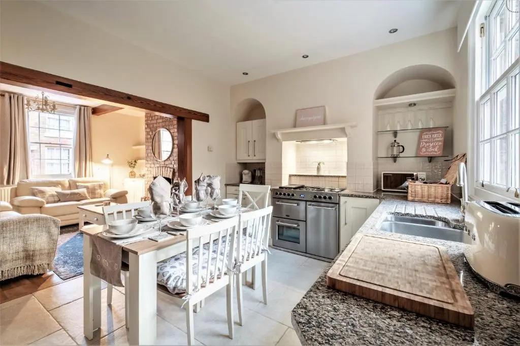 The Cottage in Chester, Sleeps 6 with FREE Parking