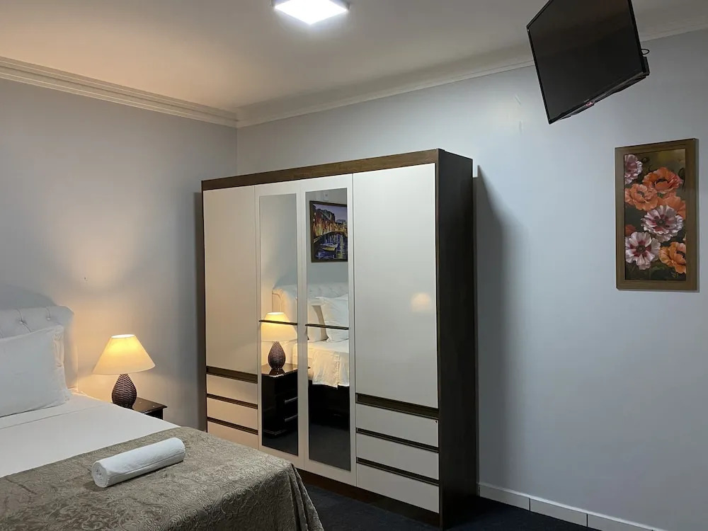 B & A Suites Inn