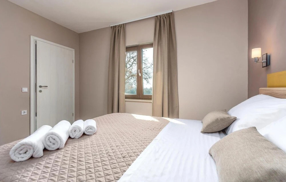 Beautiful Home in Katun With Wifi and 3 Bedrooms
