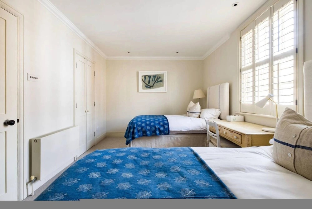 Parkside Mews 3 Bedroom Home With Garden
