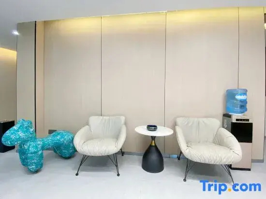 Sansishe Hotel (Kunming college store)