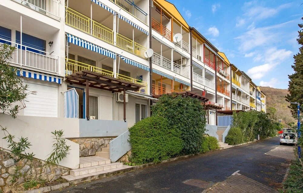 Stunning Apartment in Icici With Wifi and 1 Bedrooms
