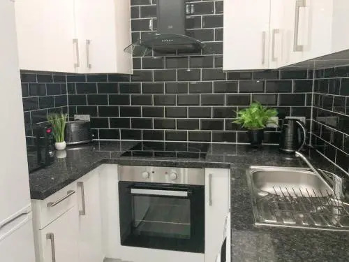 Spacious 2Bed Apartment with FREE PARKING! 15min to city & Christie NHS