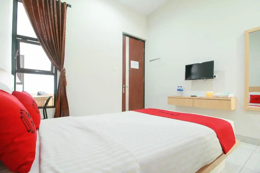 RedDoorz Syariah near Universitas Jenderal Soedirman