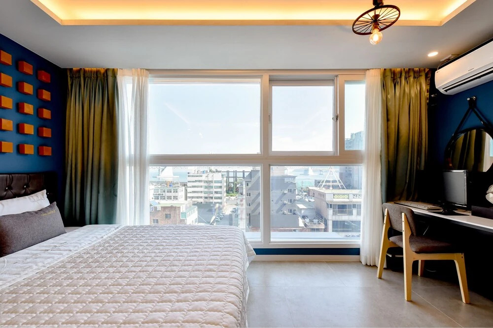 The SWEET Hotel