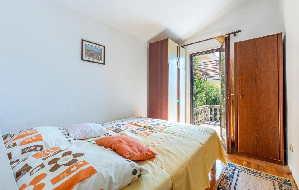 Beautiful Apartment in Okrug Gornji With Wifi and 2 Bedrooms
