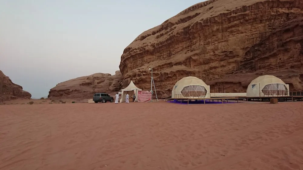 Desert planet camp