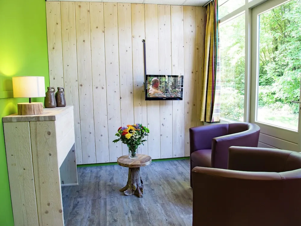 Spacious House with Barbecue And Fireplace, Close To Assen