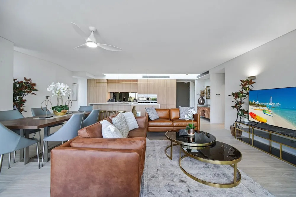 HomeHotel Ultra Luxurious 3 Bedroom Penthouse