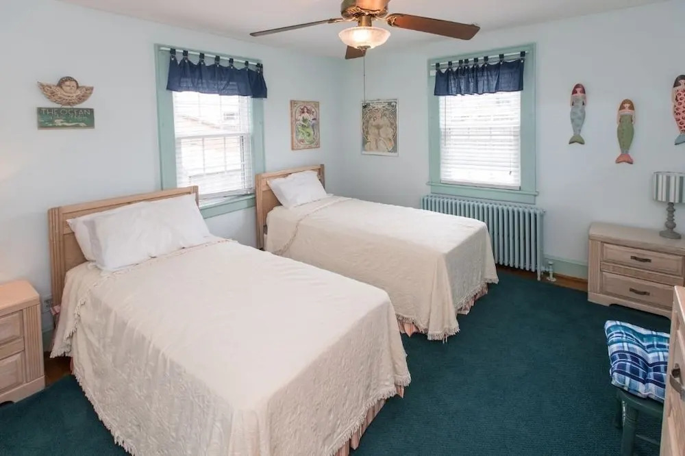 Sea Dog 5 Bedrooms 3 Bathrooms Home