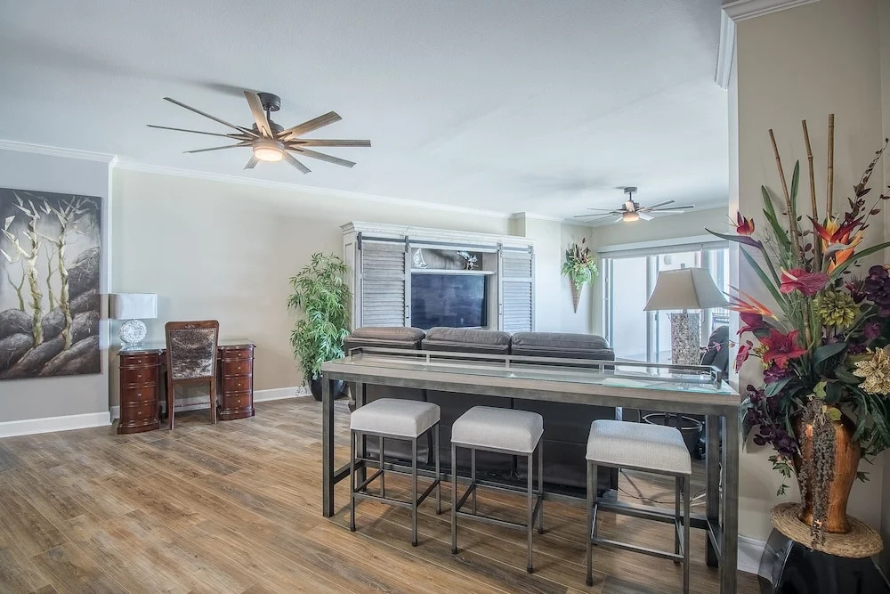 Sea Breeze 1011 Penthouse