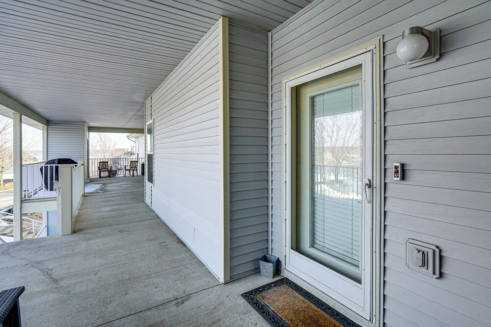Lake View + Pool Access: Waterfront Ozark Escape!