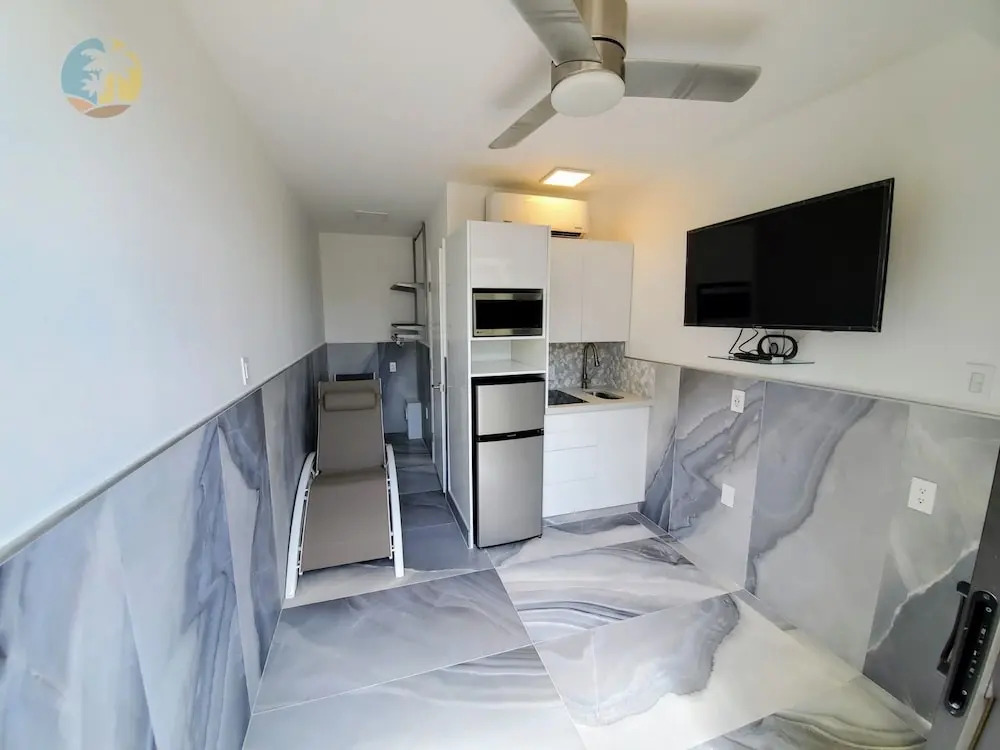 Alexander 1121 3 Bedroom Apts by RedAwning
