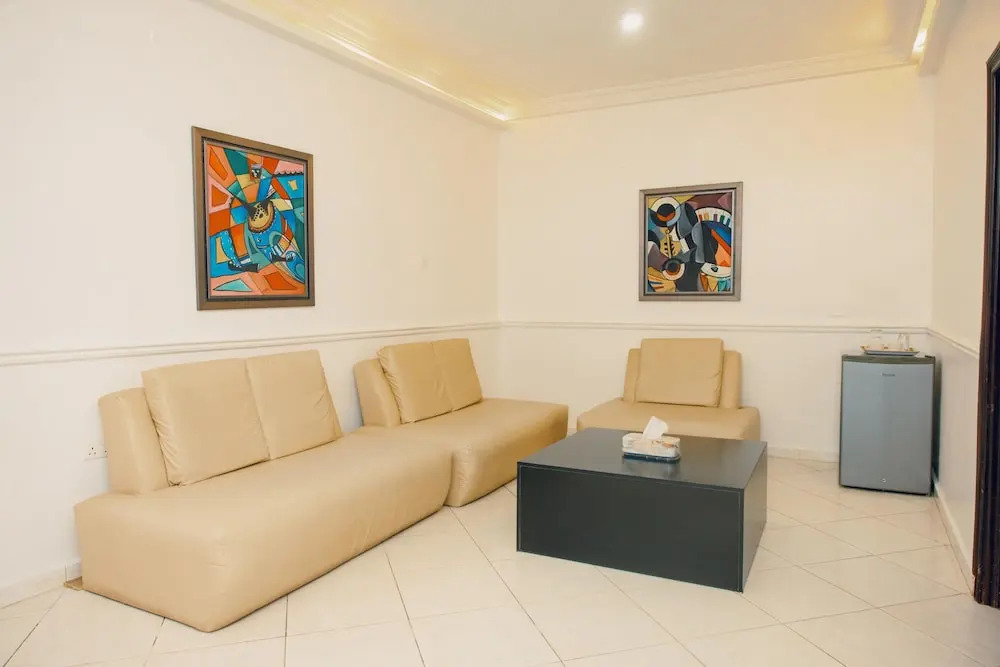 Ovic Hotel