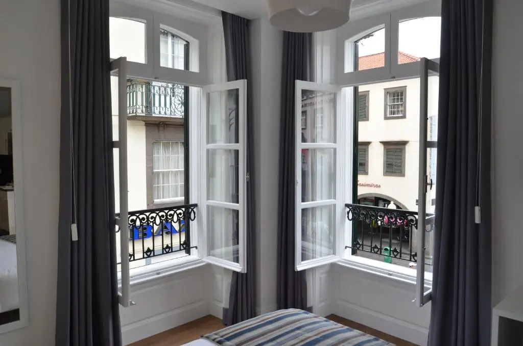 Edificio Charles 102