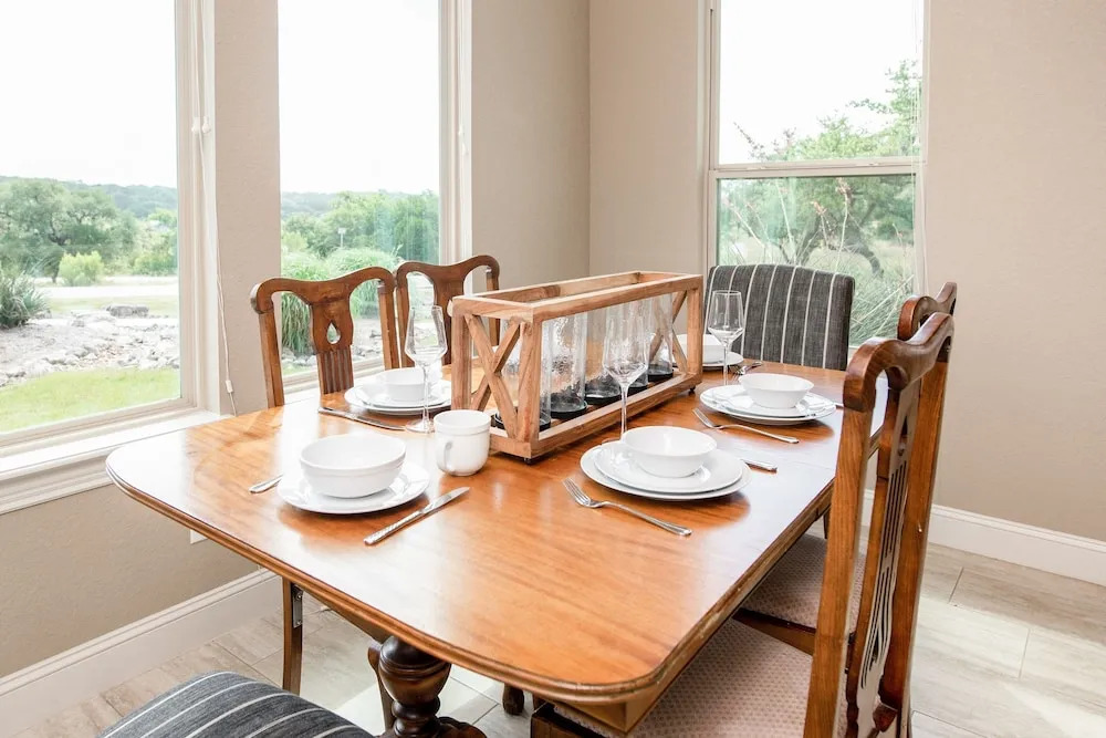 The Century Oak: 3-unit Beside Hidden Falls 4 Bedroom Home