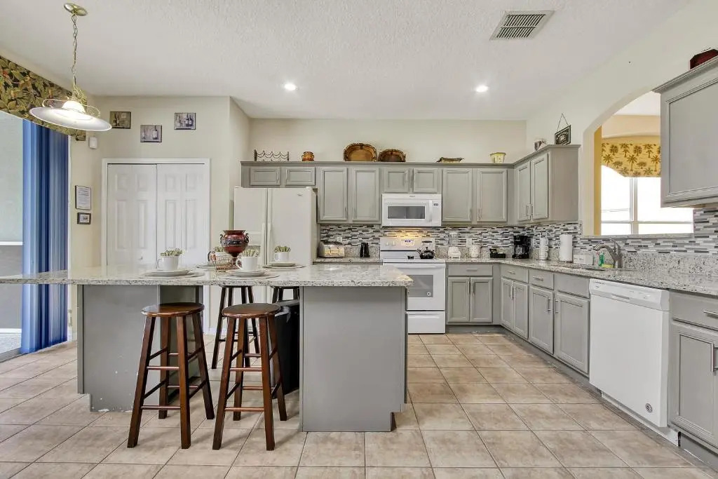 Mickeys Sunspot - 6 bed Emerald Island Resort pool home