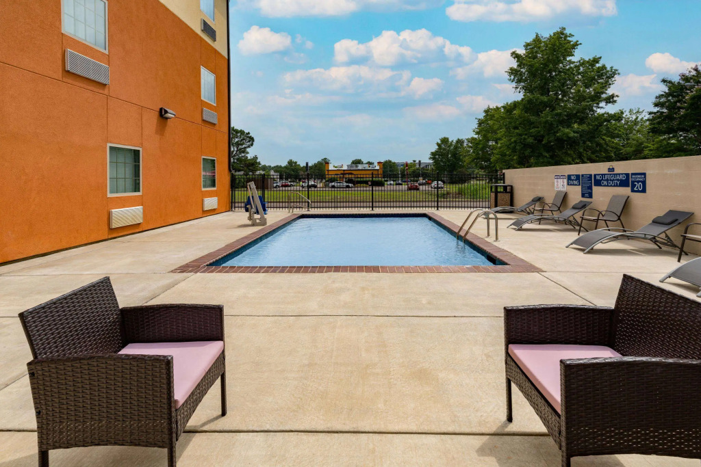 Days Inn & Suites by Wyndham Horn Lake - Memphis Graceland