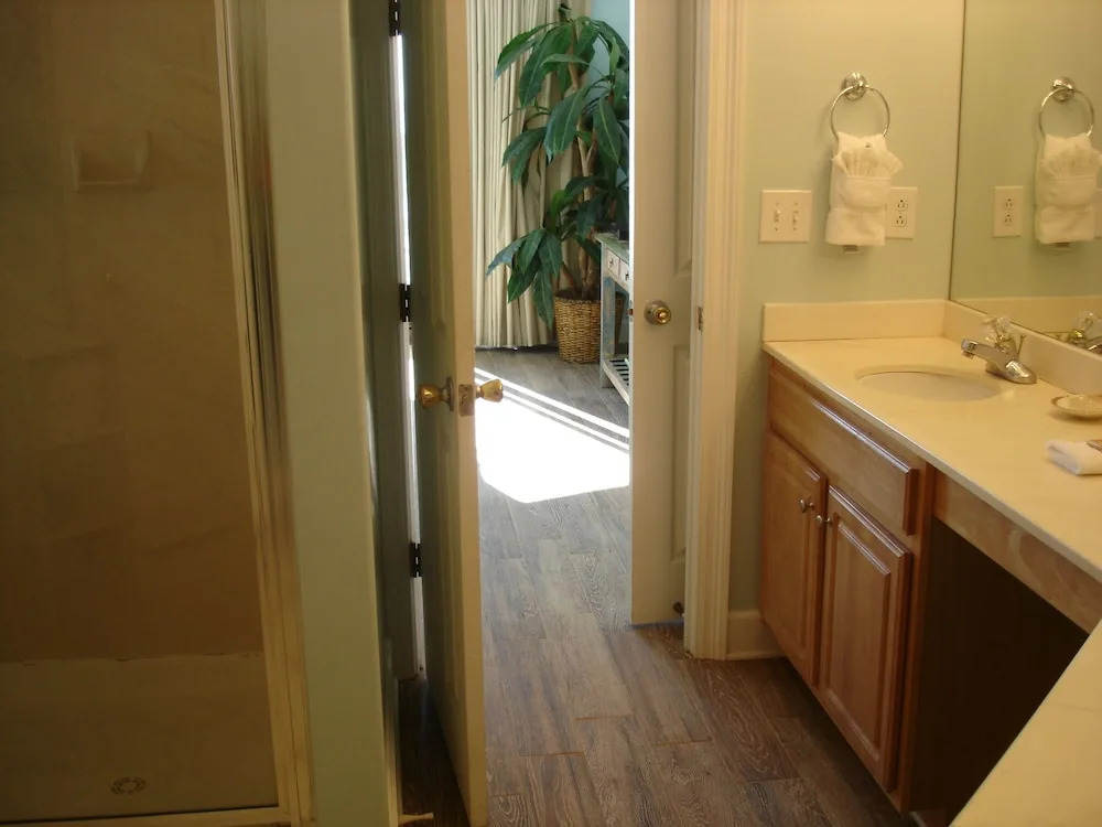 Grand Pointe 703