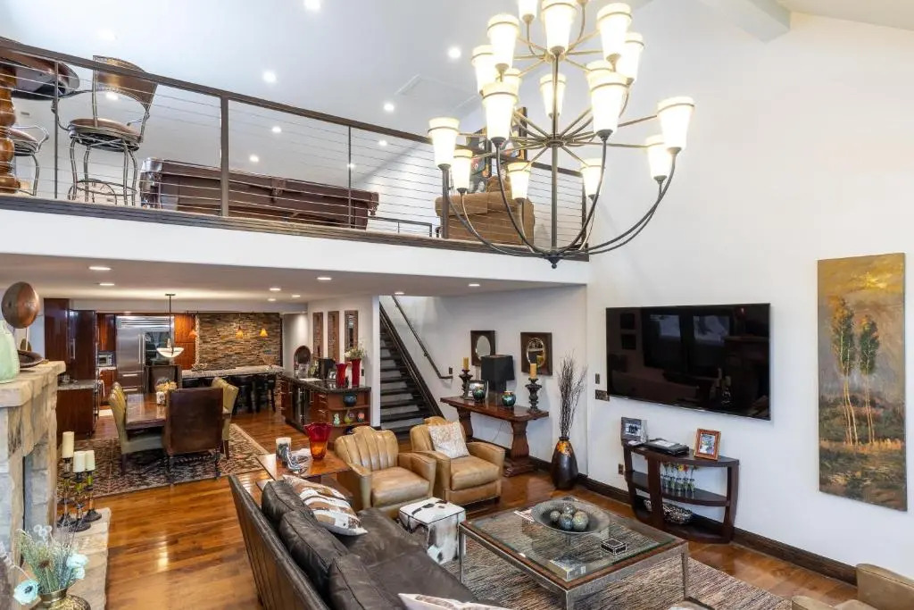 601 Deer Valley Drive