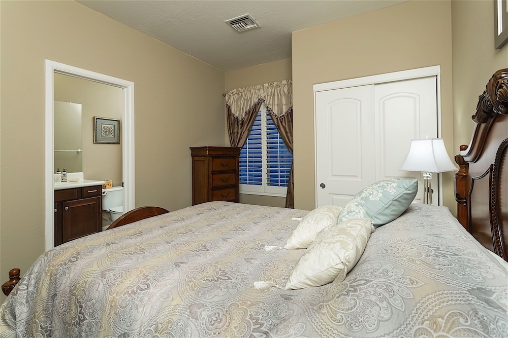 Hot Spot at Desert Ridge 2 BR by Casago
